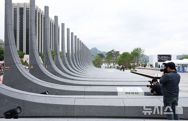 결국 오세훈이 광화문광장에 흉물을...