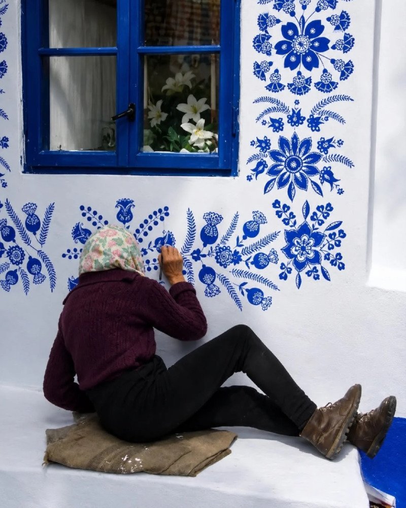 90-year-old-czech-folk-artist-anežka-kašpárková-spent-v0-xt9332i4mw1h1.jpeg