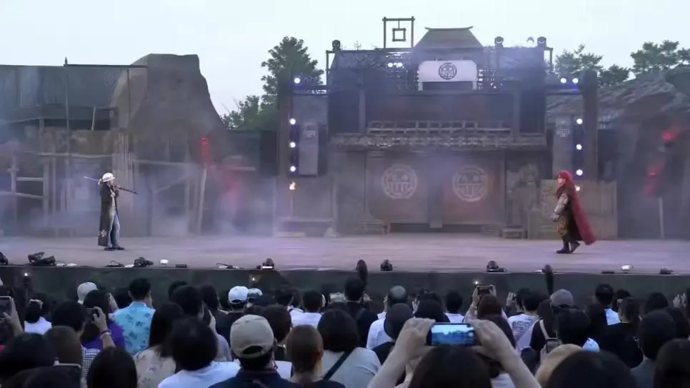원피스 일본 연극 무대 연출 수준.gif