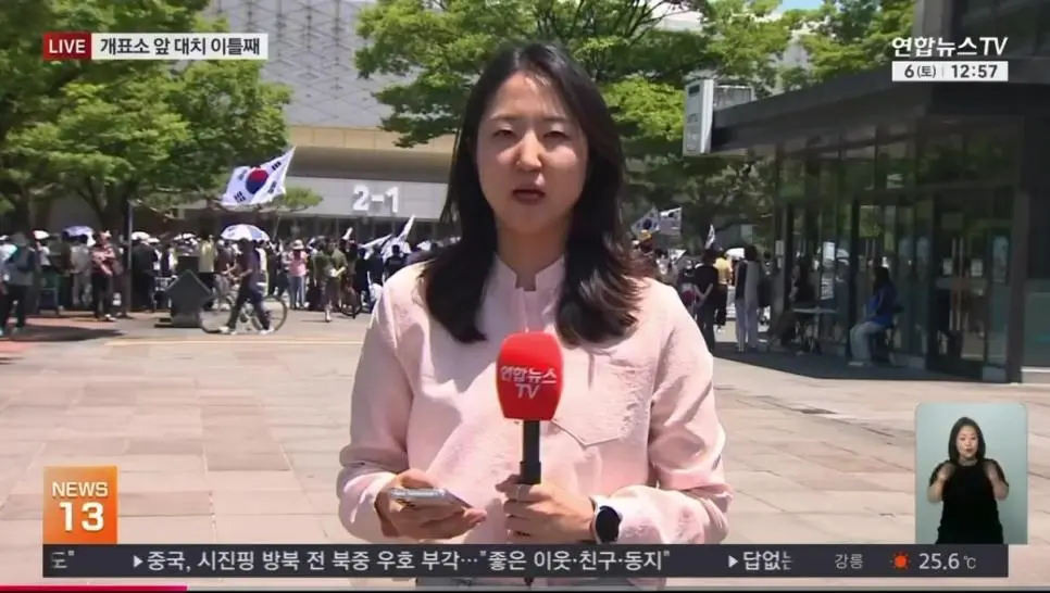 시위대라고 말한 기자한테 패드립 박는 사람들