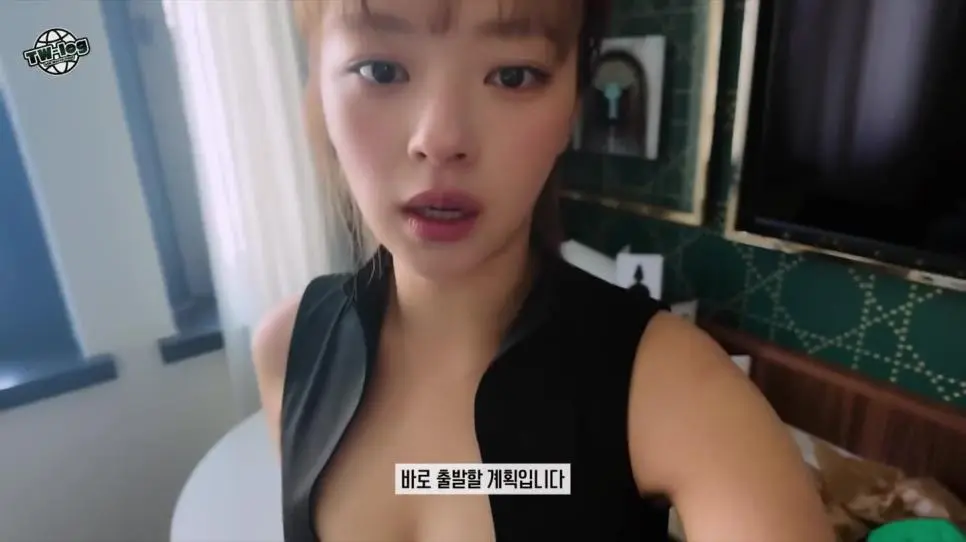 새로 산 옷 자랑하는 정연이