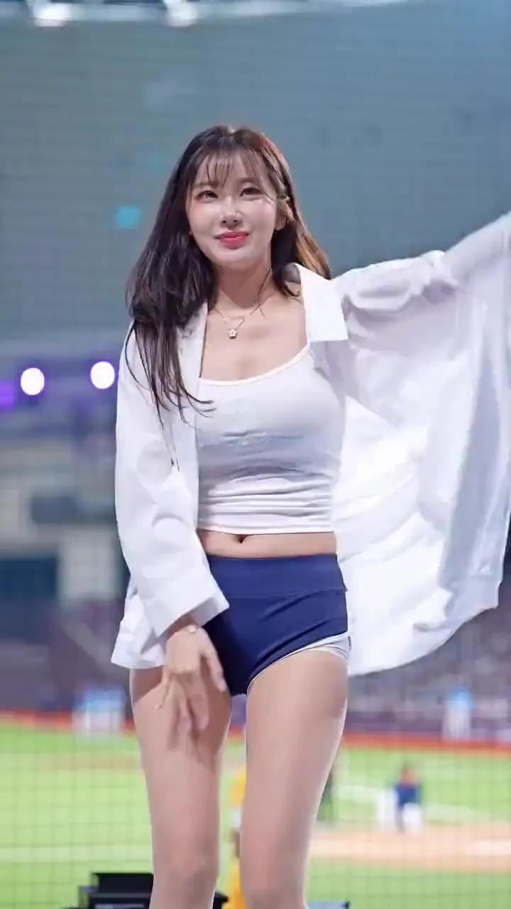  이주은 치어리더 돌핀팬츠 ㄷㄷ