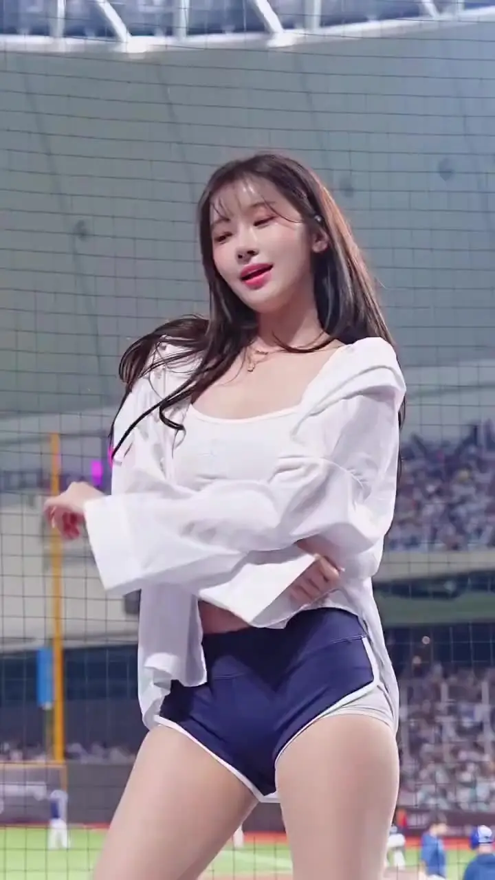 반도의 치어리더 누나 gif