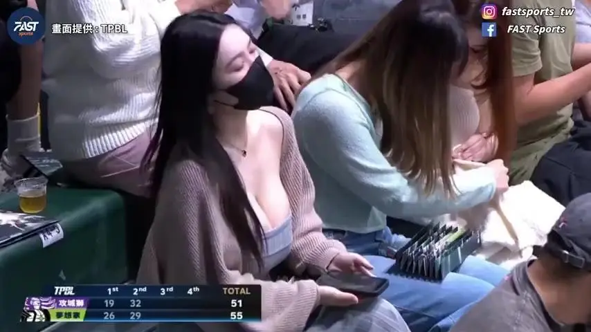  대만 프로야구 카메라에 잡힌 관중 누나