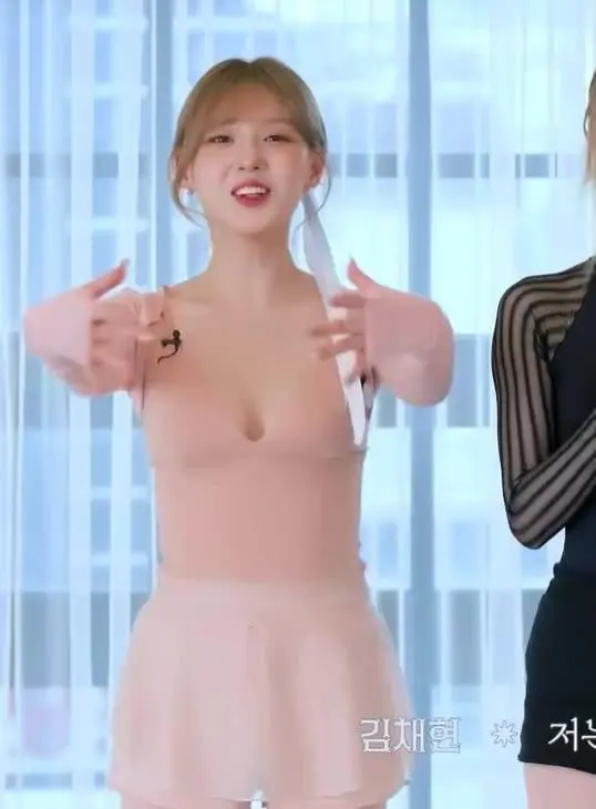 발레복 입은 누나 jpg