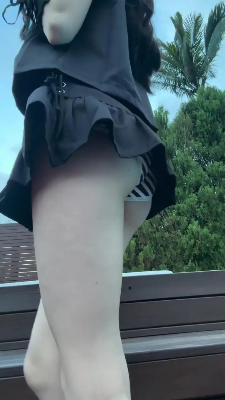 호불호 갈린다는 치마길이